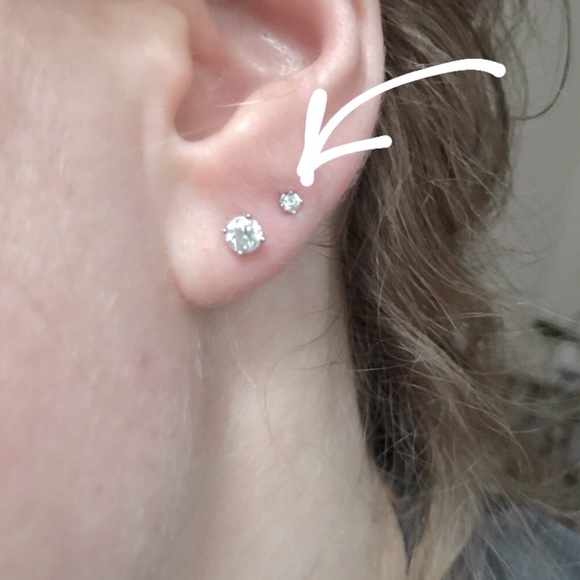 🤍Single solitary diamond stud. 2mm approximately - Picture 3 of 7